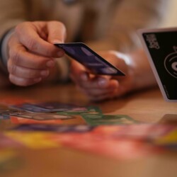 Adultes en séance du Fil à Bascule pour expérimenter l'outil pédagogique ludique